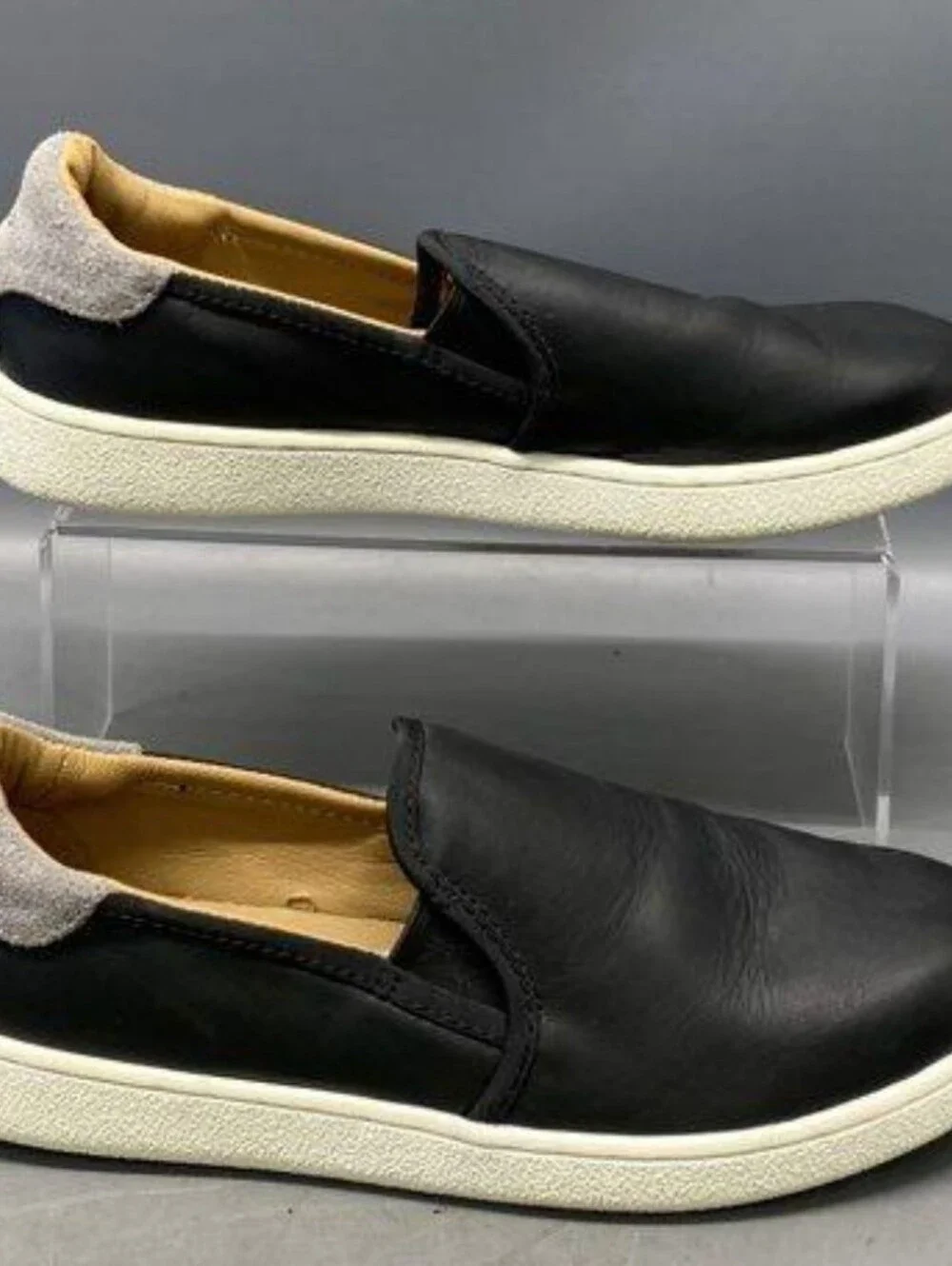 UGG Women's Black Cas Slip-on Sneakers Size 9.5 Like New MRSP $100